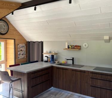 Pontarlier Apartment | Appartement lumineux - Parking privé - Arrivée autonome - Proche Suisse