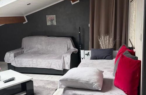 Serignac Apartment | Appartement mansardé et climatisé 50 m2
