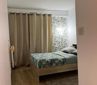 Cevennes Apartment | Appartement moderne lumineux avec vue verdure