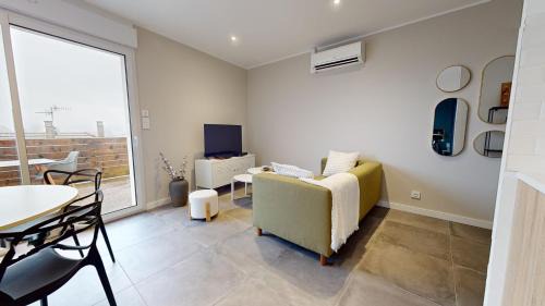 Paroisse Notre-Dame Apartment | Appartement Premium avec Terrasse - Parking privatif Gratuit - Fibre Wi-Fi - À 2 min Centre-Ville Dole