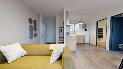 Paroisse Notre-Dame Apartment | Appartement Premium avec Terrasse - Parking privatif Gratuit - Fibre Wi-Fi - À 2 min Centre-Ville Dole