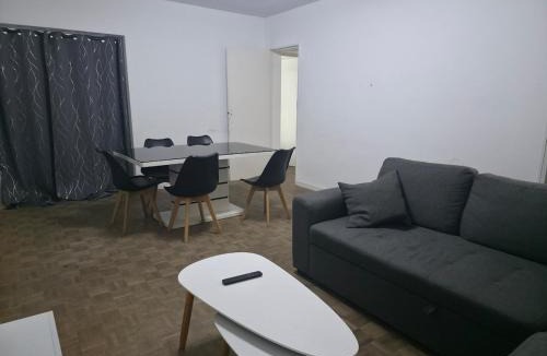 Pierrelatte Apartment | Appartement proche centre ville Free Parking