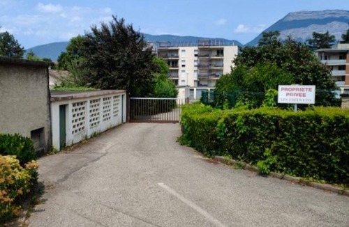 Gieres Apartment | Appartement Rénové Avec Place de Parking Dans Résidence Fermée et Sécurisée