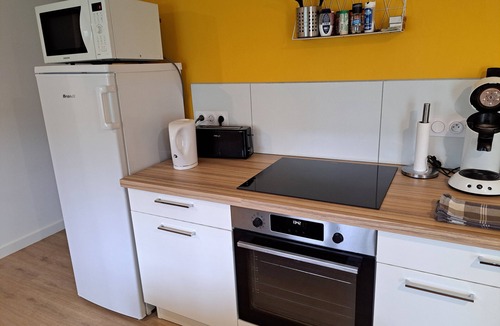 Avrille Apartment | Appartement Refait à Neuf Tout Équipé en RDC Avec Jardin Terrasse ,barbecue