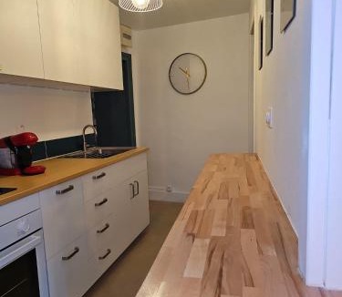 La Machine Apartment | Appartement Refait a neuf avec accès au jardin , local vélo et Wifi