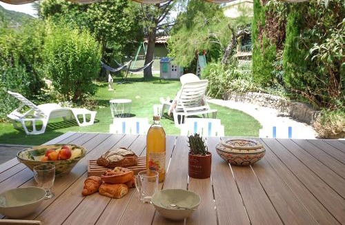 Sias Apartment | Appartement spacieux à La Roche-sur-le-Buis avec piscine privée.