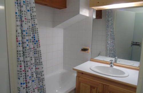 Valfrejus Apartment | Appartement Valfréjus 8 pers, cuisine équipée, 2 sdb, animaux admis - FR-1-561-27