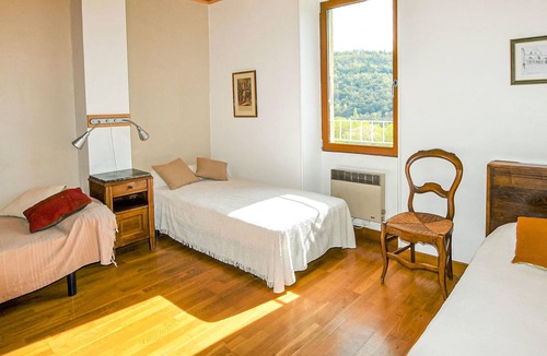 Le Poet-Celard House | Are you ready to spend your vacation in an authentic and rustic cottage and private garden with view