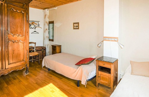 Le Poet-Celard House | Are you ready to spend your vacation in an authentic and rustic cottage and private garden with view