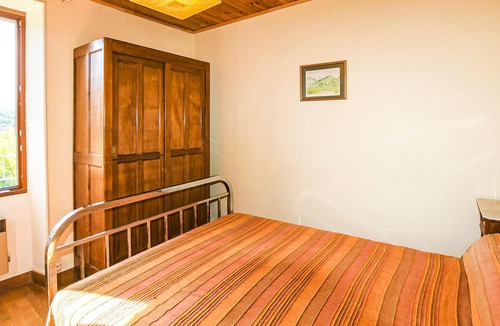 Le Poet-Celard House | Are you ready to spend your vacation in an authentic and rustic cottage and private garden with view
