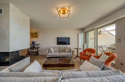 Anthy-sur-Leman Apartment | Art Apartment On Lake Geneva