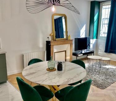 Besancon Old Town Apartment | Art Deco Chic Besançon Vieille Ville