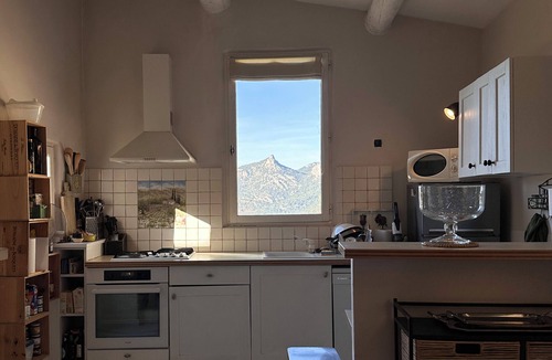La Roque-Alric House | Artist's house in Provence