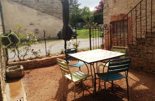 Saint-Gengoux-de-Scisse House | Artists' house with courtyard - Between Cluny and Tournus - Pets welcome