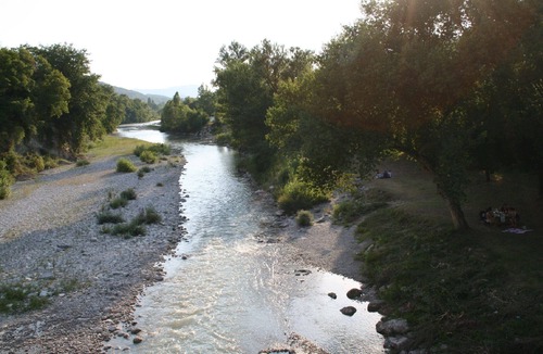 Saillans Cottage | At the edge of the river Drôme, in Saillans, lodging beaumiroir in rdc, 2 to 4 people