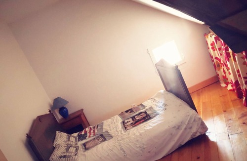 Saulieu Apartment | Attic studio