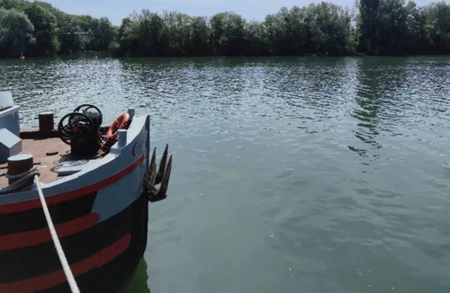 Juvisy-sur-Orge Boat Rental | Atypical houseboat - 13 min from Paris - Private loft