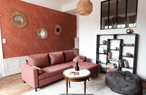 Paroisse Notre-Dame Apartment | Au Formi'Dole, terrasse avec vue canal