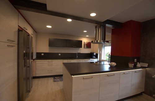 Holving House | Au Jardin Du Levant" gîte with large swimming pool and games room