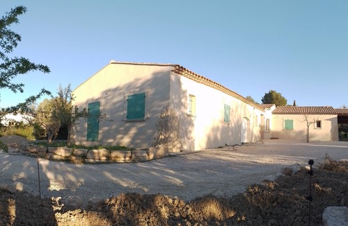 La Roque-sur-Pernes Villa | Au pénéquet air-conditioned single-storey house in the heart of nature