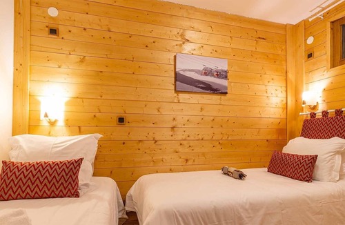 Pralognan-la-Vanoise Condo | Au pied des pistes! Bel Appartement+ casiers à ski