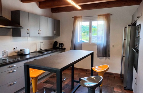 Vesseaux Villa | Aubenas Vals LES Bains, Rivière 15 Mns, Villa Neuve, 12 Personnes, Climatisée