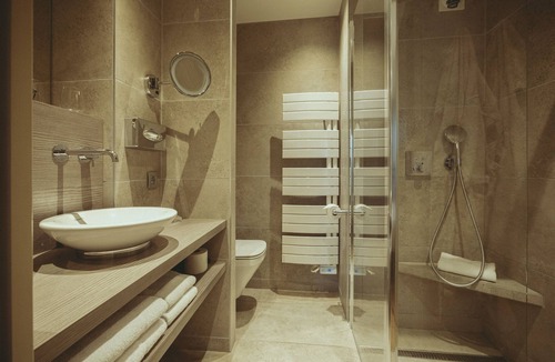Vaux-en-Beaujolais Hotel | Auberge de Clochemerle – Spa & restaurant gastronomique