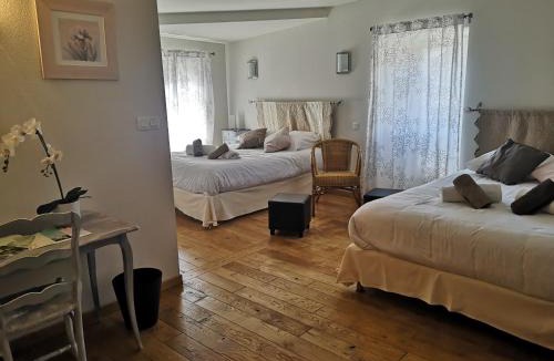 Valvigneres Hotel | Auberge de l Helvie chez Coco & Ricou
