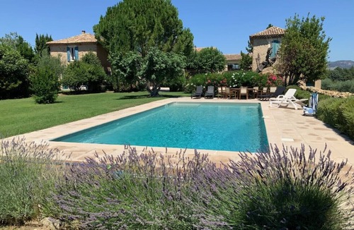 Mazan House | Auberge de Mazan: outstanding country house, private pool & gardens among vines