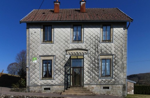 La Montagne Cottage | Authentic Cottage in Regional Park, Pets Allowed