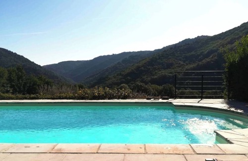 Cassaniouze House | Authentic Gite, in the middle of Cantal nature reserve with swimming pool, pet friendly