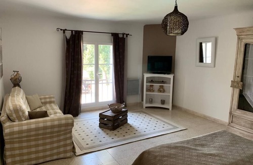 Mazan House | Authentic Mas Provençal near Mont-Ventoux with private pool