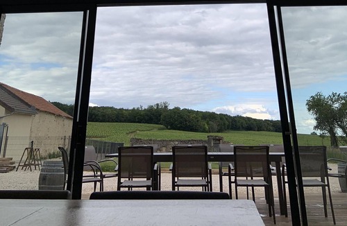 Ladoix-Serrigny House | Aux Cortons - House with en-suite bathroom