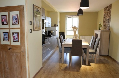 Saint-Laurent-de-Chamousset Bed & Breakfast | Aux Pierres Magiques