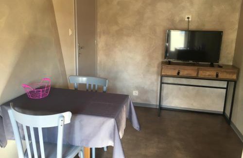 Condom-d'Aubrac Bed & Breakfast | AUX PORTES D'AUBRAC studio 2 personnes