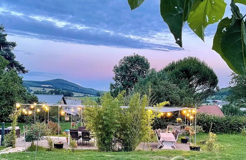 Larochemillay Bed & Breakfast | B&B at Résidence des Artistes. Luxurious, very quiet residence with excellent cuisine