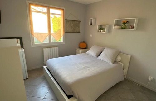 Saint-Jean-d'Ardieres Bed & Breakfast | B&B Chez Jaika Chambre d hotes