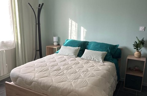 Saint-Jean-d'Ardieres Bed & Breakfast | B&B Chez Jaika Chambre d hotes