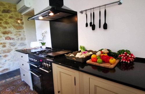 Vallon-Pont-d'Arc House | Bastide du Barry in the historic center of Vallon Pont d'Arc