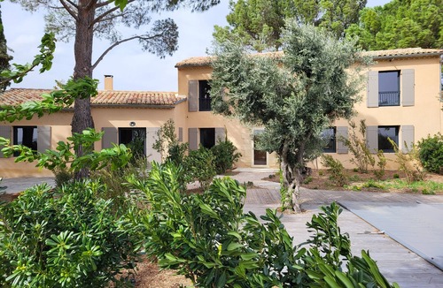 Caromb House | Bastide provençale amidst vineyards with swimming pool and lovely view - Sleeps 12