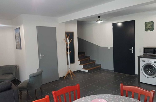 Vallon-Pont-d'Arc Apartment | Beautiful 4-6 person gîte in the center of Vallon Pont d'Arc