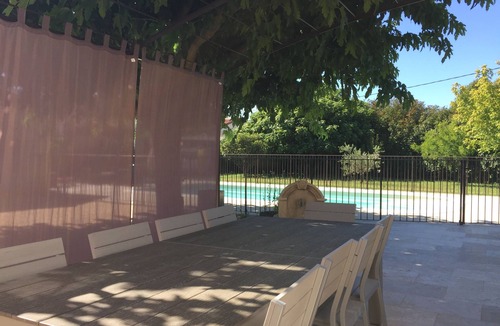 Taillades Apartment | Beautiful air-conditioned apartment with swimming pool at the foot of the Luberon