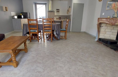 Pesmes Apartment | Beautiful apartment in the heart of the village