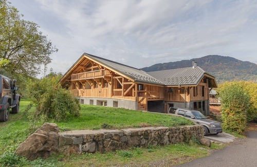 Morillon Ski Chalet | Beautiful Chalet Farmhouse Near Skiing