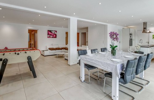 Mazire House | Beautiful cottage in La Chaux with jacuzzi