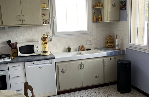 Taillades Villa | Beautiful detached villa comfortable 7 pers with beautiful garden & private pool