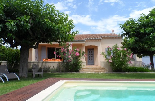 Taillades Villa | Beautiful detached villa comfortable 7 pers with beautiful garden & private pool