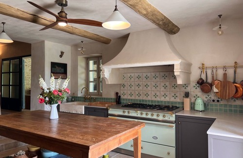 Mormoiron House | Beautiful farm house with stunning views and infinity pool
