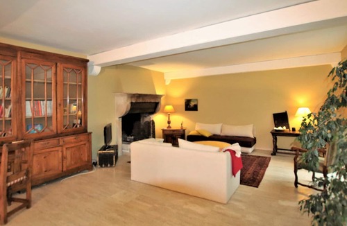 Chateauneuf-du-Rhone House | Beautiful and large cottage with charm and character.