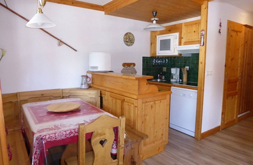 Pralognan-la-Vanoise Apartment | Beautiful apartment in Pralognan center with parking